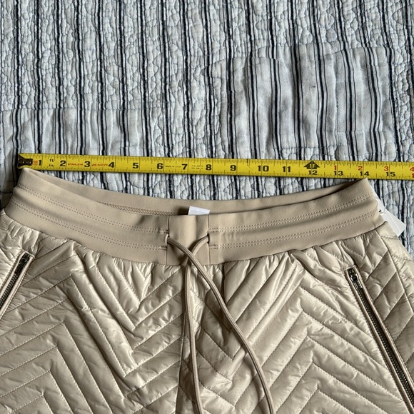NWT Athleta Apres Ski Short Cream Beige Color size 4 - Picture 9 of 11